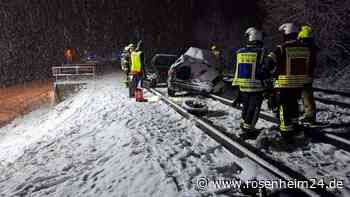 Von Intercity erfasst: Schechener (22) gerät mit Auto auf Gleise – horrender Sachschaden