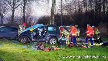 112-nieuws: automobilist zit bekneld • motorrijder raakt stoeprand en valt