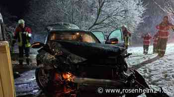 Betrunkener (36) crasht nahe Region in Hausmauer – und türmt ins Schneegestöber