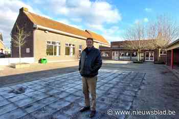 Kruipuit neemt plechtig afscheid van meer dan 150 jaar oude schoolgebouw: “Iedereen mag een stukje aandenken meenemen”