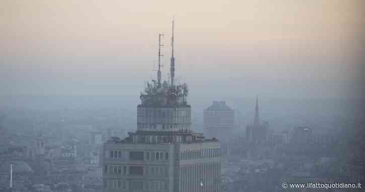 La settimana irrespirabile della Lombardia, lo smog non soffoca solo Milano: da Cremona al caso Soresina, tra auto e allevamenti intensivi