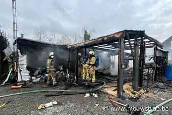 Stacaravan van familie brandt volledig uit: “Plek waar we al 10 jaar wonen, is plots weggewist”