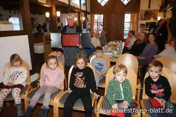 Glitzernde Mähne und spitze Zähne