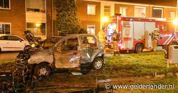 Autowrak vat voor derde keer vlam