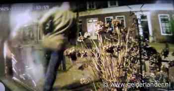 Angst en grote schade na vuurwerkbom in Arnhemse wijk: ‘Het leek wel een oorlogsgebied’