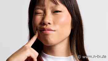 Hunderte Male pro Tag: Warum fassen sich Menschen so oft ins Gesicht?