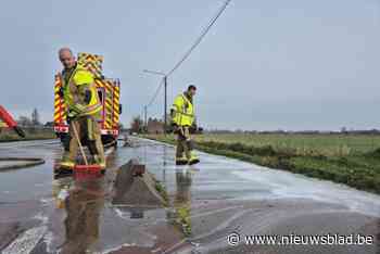 Auto getakeld na aanrijding met betonblok: bestuurder blijft ongedeerd