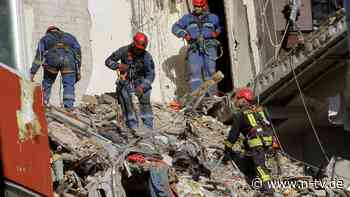 "Der Feind weiß, wo wir sind": Ein deutscher Löschroboter schützt ukrainische Lebensretter