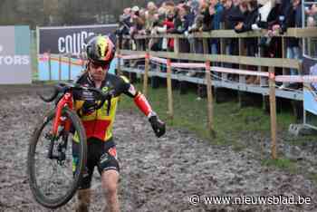 Eli Iserbyt buigt in Gullegem pas in slotfase voor Wout van Aert: “Supergoede wedstrijd gereden”