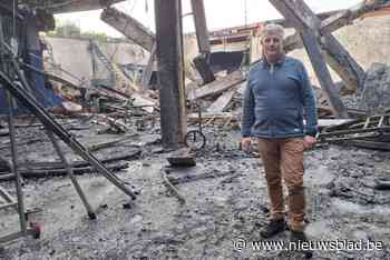 Zaakvoerder meet schade op na brand in Hamont: “Dakgebinten bijna gebogen als karton door enorme hitte”