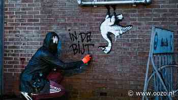 Anonieme graffitikunstenaar Niets is een ster in Landsmeer: ‘Ik geef ‘niets’ en ik krijg er alles vo