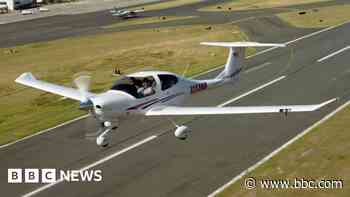 Planes' near miss put student at risk - report