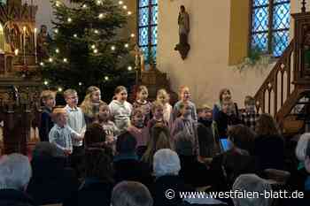 Viele Gäste müssen Weihnachtskonzert in Borgholz im Stehen genießen