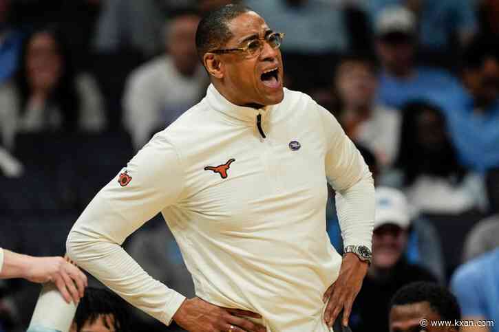 Longhorns men's hoops falls to Aggies in SEC opener