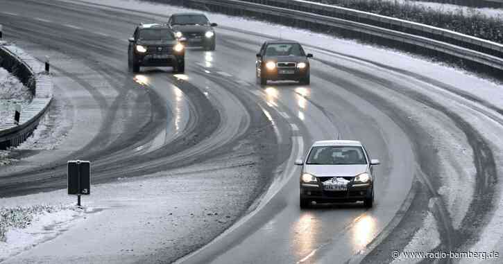 Glatteis und Schnee bringen Verkehr durcheinander