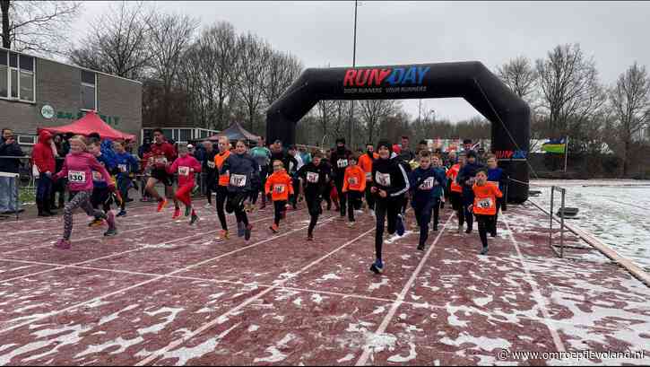 Lelystad - Klappertanden en gekke mutsen bij sneeuweditie Wintercup