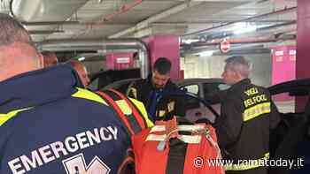 Neonato resta chiuso in auto nel parcheggio del centro commerciale, salvato