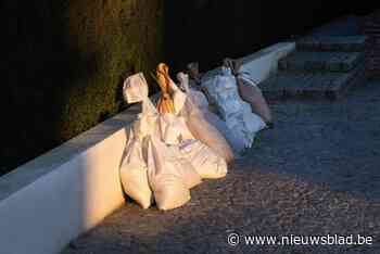 Bellebeek bereikt alarmpeil, gemeente verdeelt zandzakjes