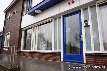 Ruiten van politiebureau op Urk vernield met stenen, politie houdt verdachte aan