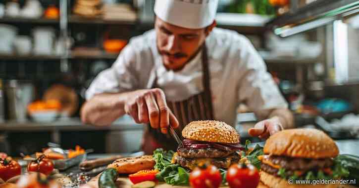 Leerling-kok Jonathan (21) krijgt geen fooi van restaurant en komt in actie: 'Ik voel me genaaid!’