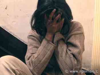 Massacra di botte moglie e figlia, poi non rispetta l'allontanamento. La violenza dello straniero