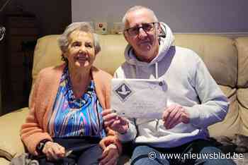 Bijzondere brief arriveert na 34 jaar bij Luk Van den Berg: “Oude postogram is felicitatie voor pensionering van mijn moeder in 1990”