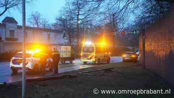 112-nieuws: ongeluk met brommobiel • man rijdt lantaarnpaal uit grond