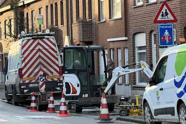 Groot waterlek treft inwoners en bassischool in Handzame: “We vulden snel nog al onze emmers met water”