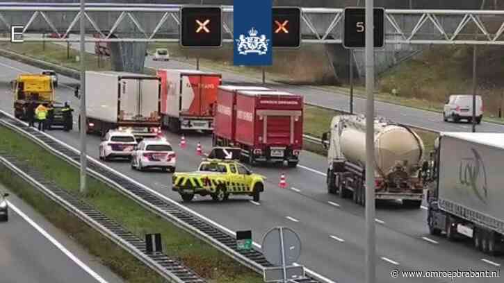 Ongeluk met vrachtwagen op A2 zorgt voor anderhalf uur vertraging
