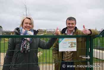 Lore en Remi waken over rookverbod: “We vragen iedereen vriendelijk om niet te roken of te dampen op de locaties die aangeduid zijn met signalisatieborden“