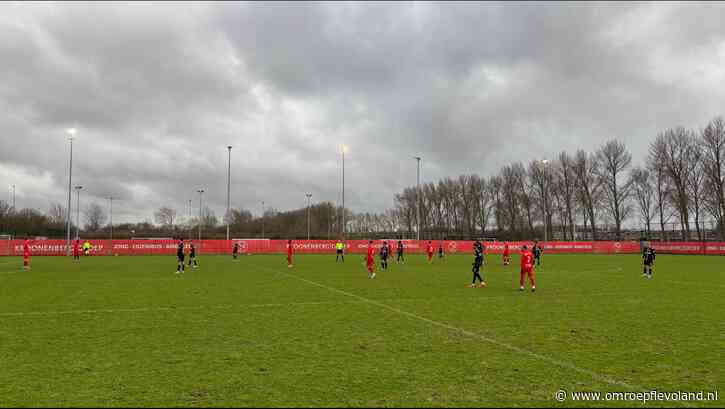 Almere - Almere City verliest oefenduel van FC Dordrecht