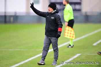 Bart De Durpel en KFC Voorde-Appelterre hervatten de competitie met het mes op de keel: “Met nog vijftien fitte spelers moeten we de kaart van de jeugd trekken”