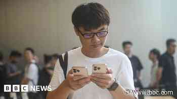 Apple AI news alert out of control, says ex-Guardian editor