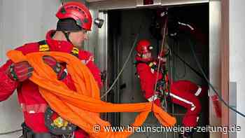 Feuerwehr-Einsatz im Schlosscarree – Mann sitzt stundenlang im Aufzug fest