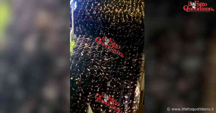 “Presente” e saluto romano, un anno dopo i neofascisti si ritrovano di nuovo ad Acca Larentia per i tre “camerati caduti”: il video dall’alto