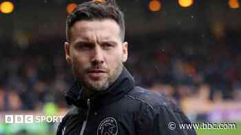 Walsall boss Sadler signs new long-term contract