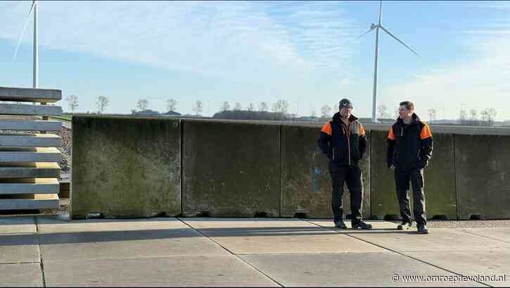 Swifterbant - Boeren maken muur van betonblokken na grote inbraak: 'Voelt veiliger'