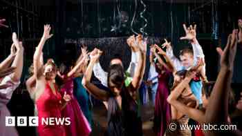 Mum organises prom for home educated children