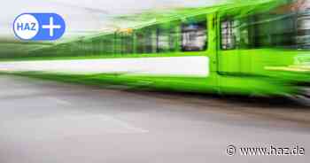 Unfall zwischen Taxi und Stadtbahn der Linie 7 in Hannover-Misburg