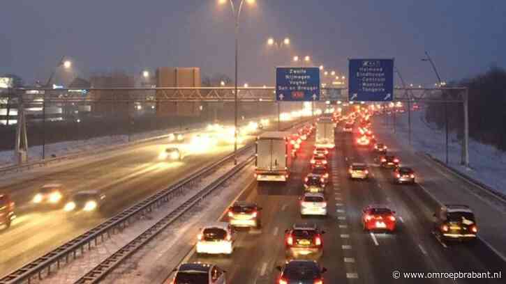 Drukke ochtendspits verwacht door sneeuw en spekgladde wegen