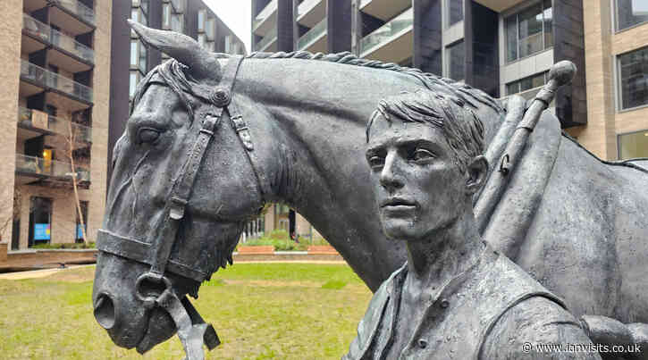 Three canal sculptures for the City Road