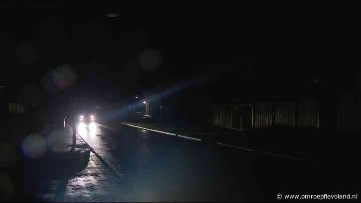 Lelystad - Straatverlichting Karveel Lelystad al weken kapot, reparatie laat op zich wachten