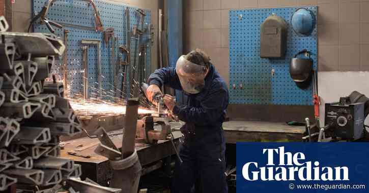 Snow therapy: ski tourism at the crossroads – in pictures