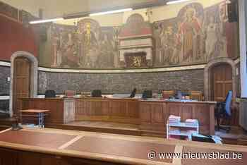 Arbeidsauditeur vordert celstraf voor man die jarenlang invaliditeitsuitkering combineerde met loon uit arbeid: “Ik noem dat een ‘win for life’”