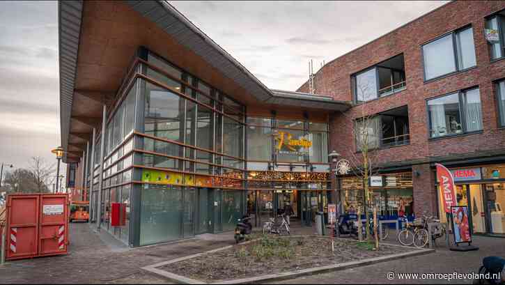 Zeewolde - Woningen in verbouwde bibliotheek klaar: 'Veel lekkage veroorzaakt'
