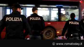 Accarezza e bacia ragazzina sul bus, poi la segue sino in palestra. Arrestato per violenza sessuale