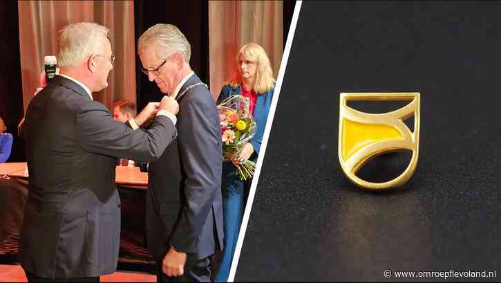 Flevoland - Gerrit Jan Gorter krijgt Gouden Kiekendief op laatste dag van 18 jaar burgemeesterschap