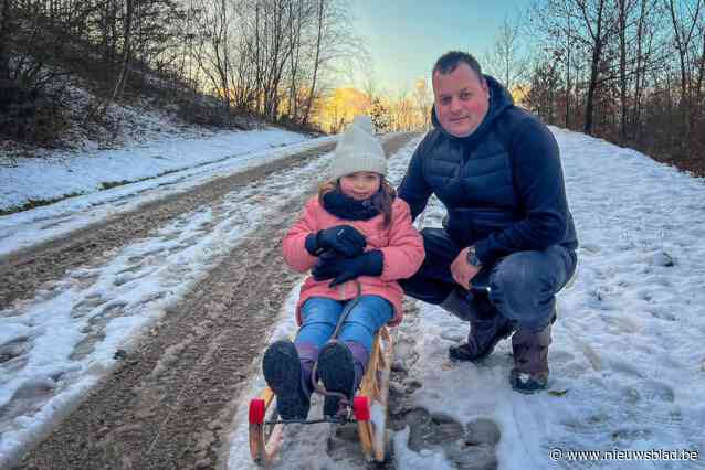 Sneeuwpret op de Avonturenberg in Beringen: “Als het sneeuwt, wil Miya meteen de berg op”