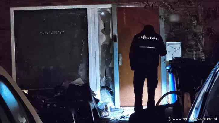 Almere - Twee explosies binnen 24 uur, burgemeester Almere sluit woning aan John Raedeckerstraat