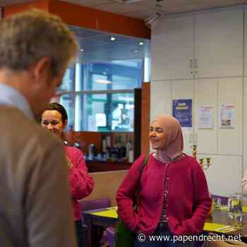 Tweede Kamerlid Esmah Lahlah in gesprek met ervaringsdeskundigen over de Participatiewet